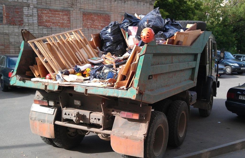 Вывоз мусора из магазина в Кузнецке от ПроМусор: услуги, цена от 1824 руб., утилизация отходов