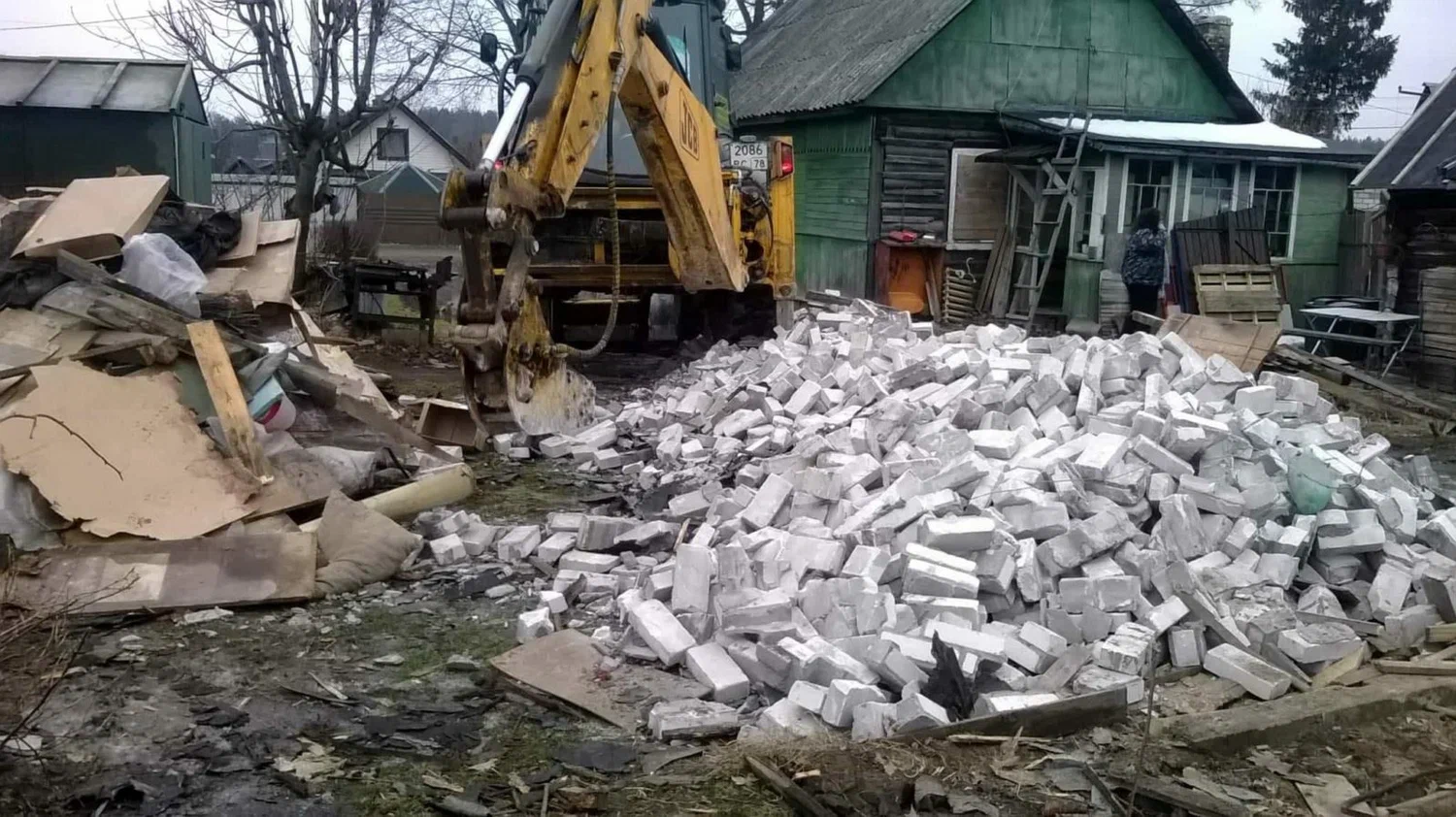 Вывоз мусора после сноса здания в Кузнецке от ПроМусор – цена от 5212 руб., утилизация и уборка стройотходов