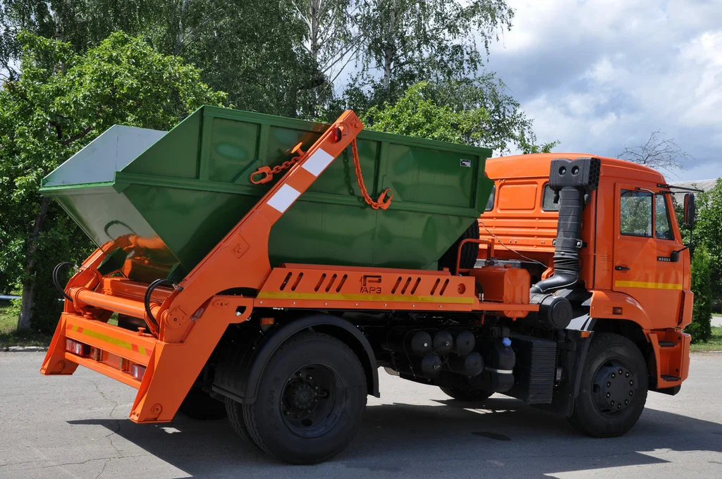 Заказ бункеровоза для вывоза мусора и отходов в Кузнецке в октябре