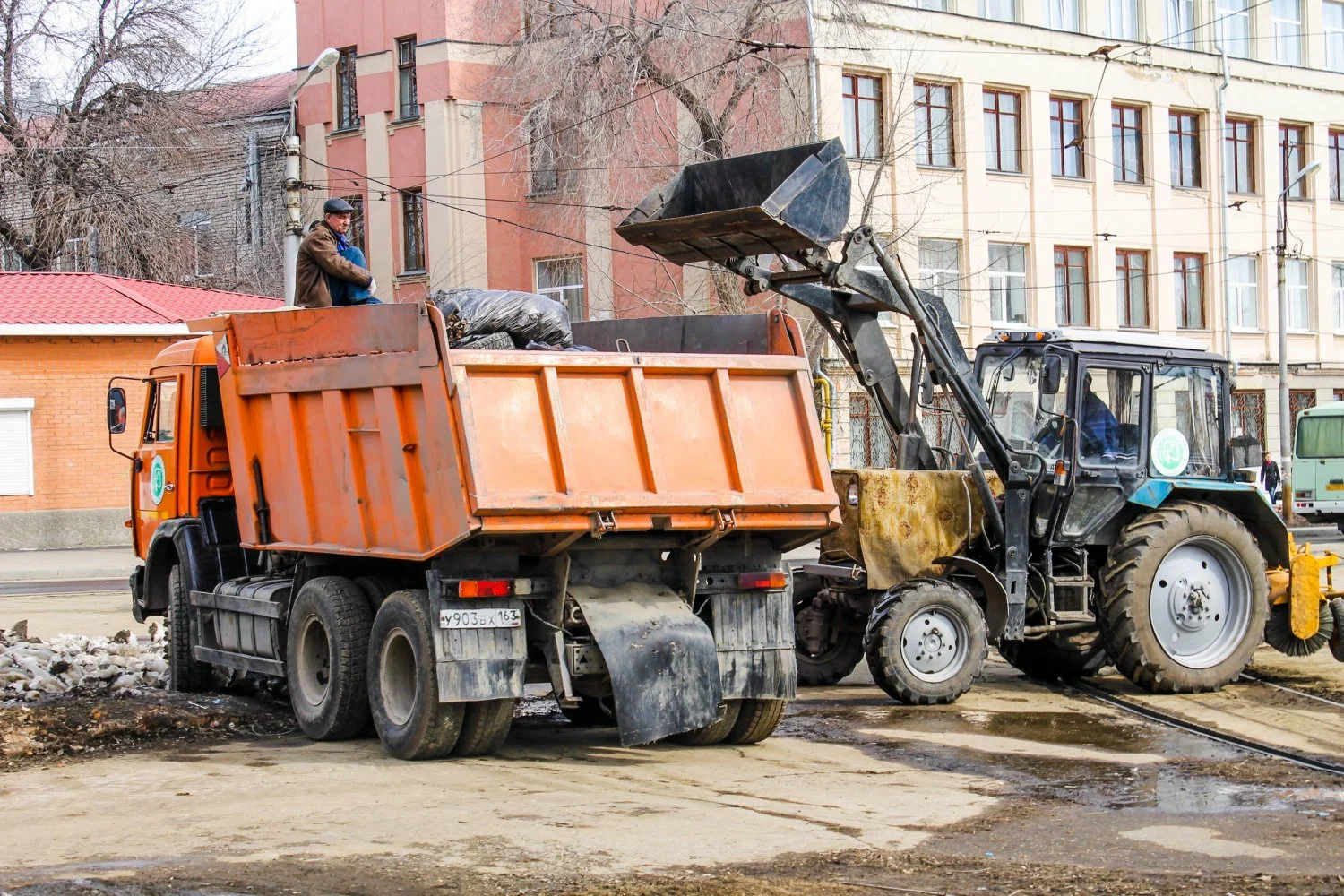 Вывоз мусора Камазом в Кузнецке – аренда и заказ Камаза 10 тонн от 2450 руб. в ПроМусор