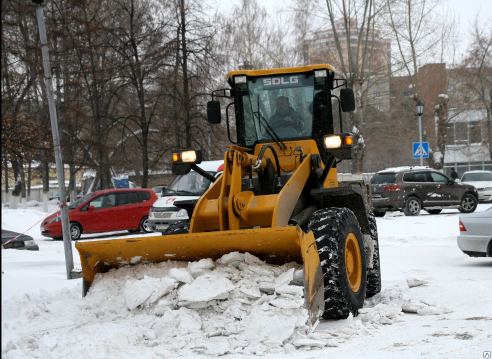 Аренда трактора для уборки снега в Кузнецке от ПроМусор – цена от 1042 руб., быстро и недорого