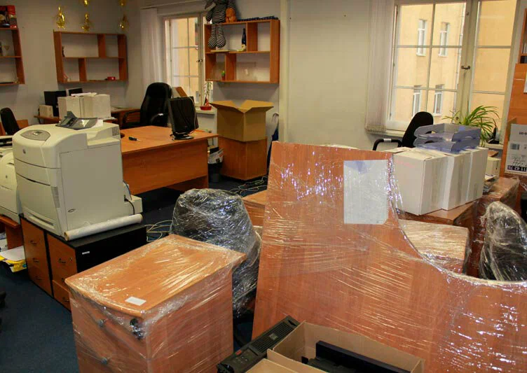 Вывоз старой офисной мебели в Кузнецке в октябре