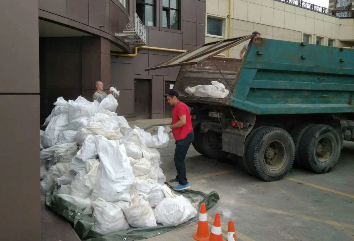 Вывоз мусора из подвала в Кузнецке от ПроМусор – уборка, разбор завалов и очистка, цены от 2502 руб