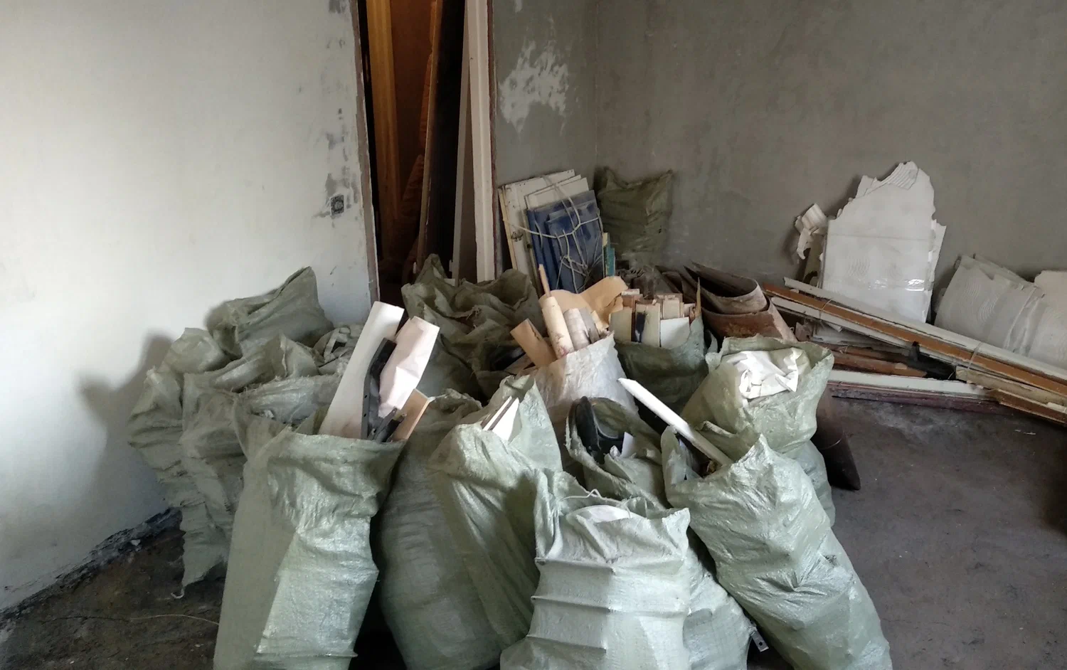 Уборка строительного мусора с вывозом и утилизацией в Кузнецке в октябре