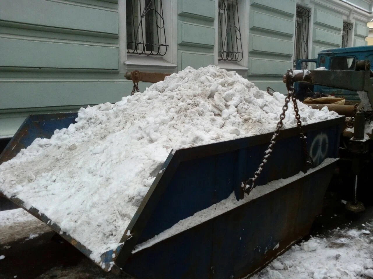 Вывоз снега контейнерами в Кузнецке в октябре